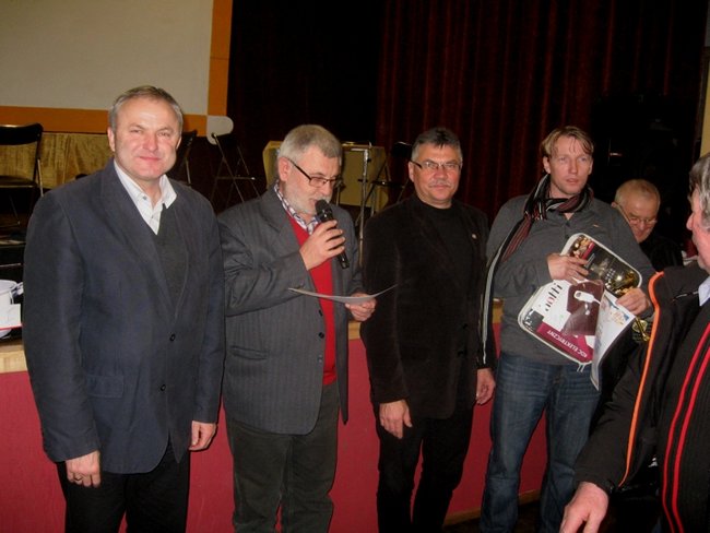 Ocalają karcianą tradycję - zdjęcia