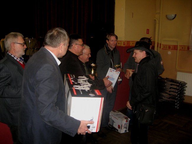 Ocalają karcianą tradycję - zdjęcia