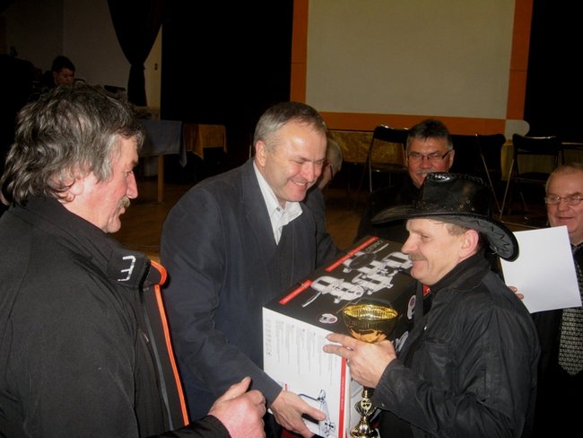 Ocalają karcianą tradycję - zdjęcia