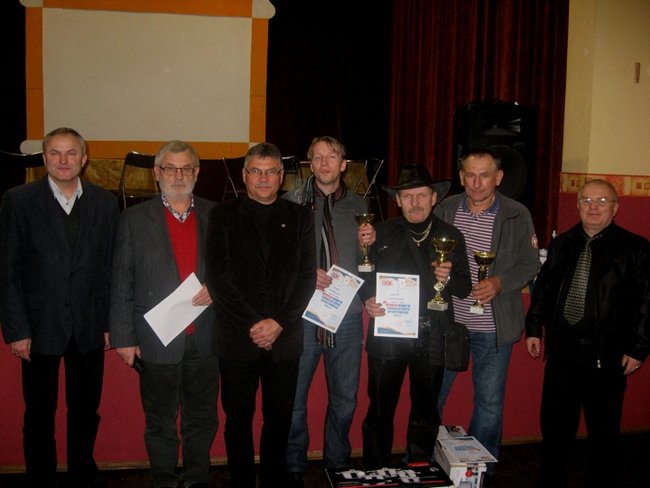 Ocalają karcianą tradycję - zdjęcia