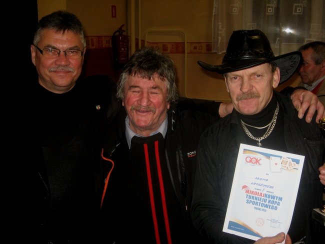 Ocalają karcianą tradycję - zdjęcia