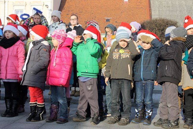 Gwarno i świątecznie na rynku - zdjęcia