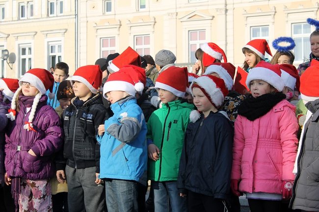 Gwarno i świątecznie na rynku - zdjęcia