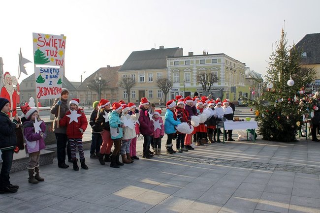 Gwarno i świątecznie na rynku - zdjęcia