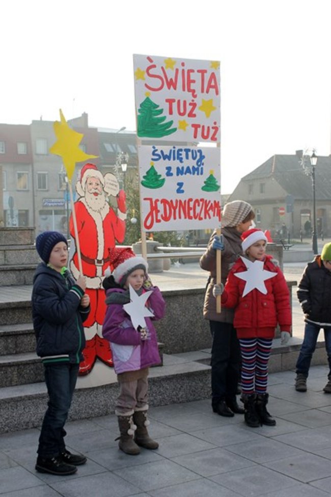 Gwarno i świątecznie na rynku - zdjęcia