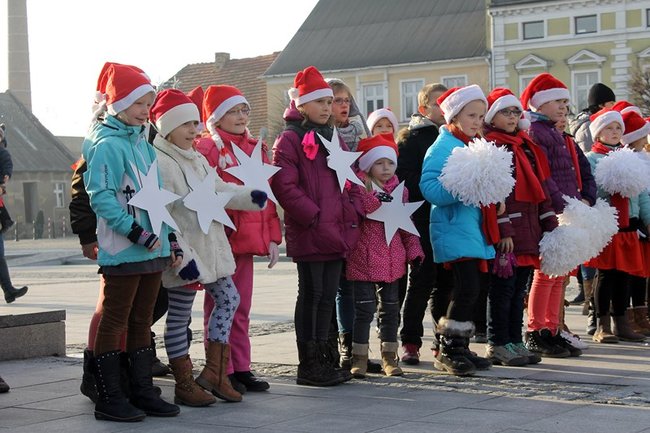 Gwarno i świątecznie na rynku - zdjęcia