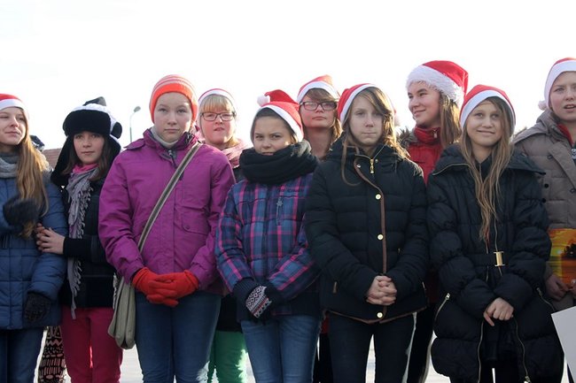 Gwarno i świątecznie na rynku - zdjęcia