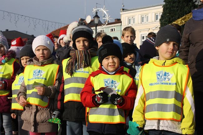 Gwarno i świątecznie na rynku - zdjęcia