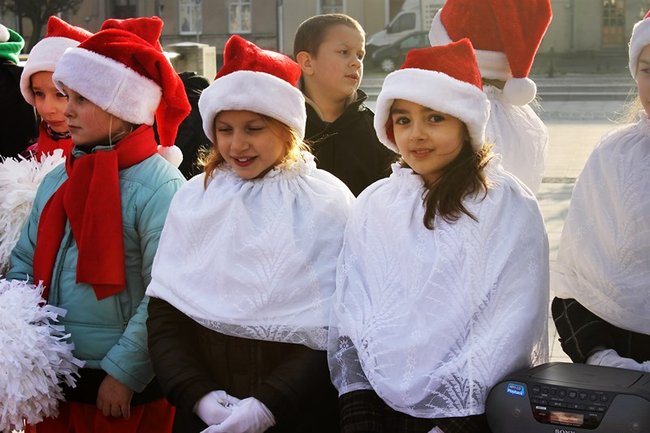Gwarno i świątecznie na rynku - zdjęcia