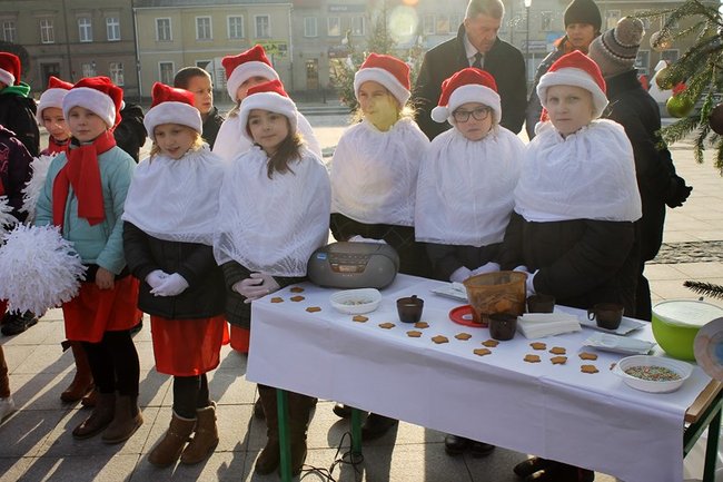 Gwarno i świątecznie na rynku - zdjęcia