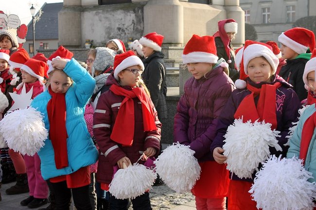 Gwarno i świątecznie na rynku - zdjęcia