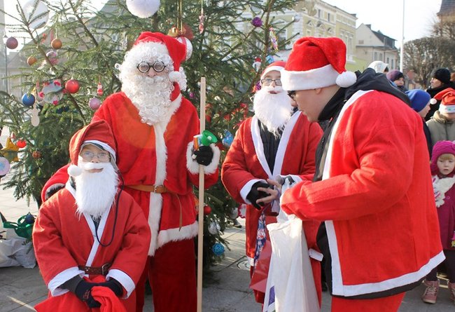 Gwarno i świątecznie na rynku - zdjęcia