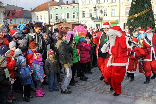Gwarno i świątecznie na rynku - zdjęcia