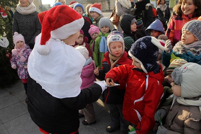 Gwarno i świątecznie na rynku - zdjęcia