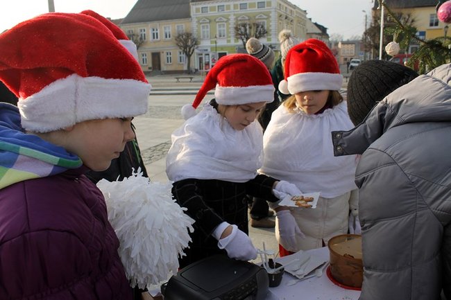 Gwarno i świątecznie na rynku - zdjęcia