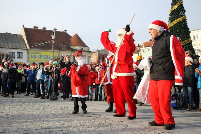 Gwarno i świątecznie na rynku - zdjęcia