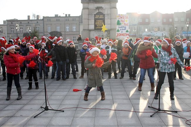 Gwarno i świątecznie na rynku - zdjęcia