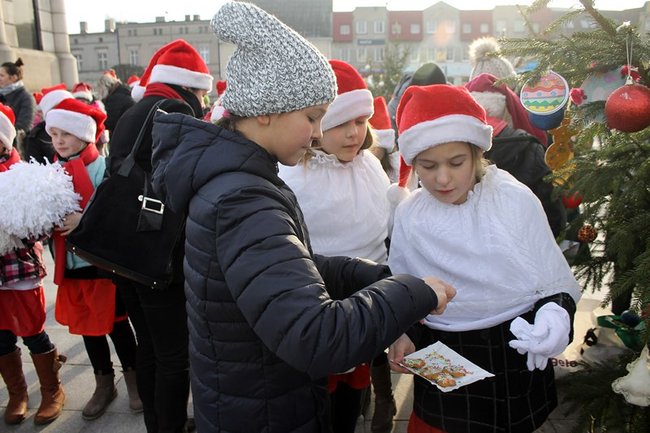 Gwarno i świątecznie na rynku - zdjęcia
