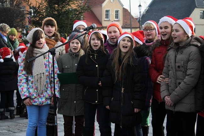 Gwarno i świątecznie na rynku - zdjęcia