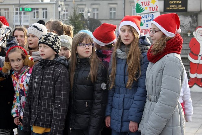 Gwarno i świątecznie na rynku - zdjęcia
