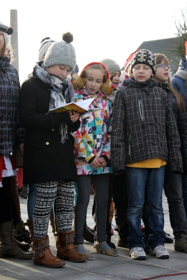 Gwarno i świątecznie na rynku - zdjęcia