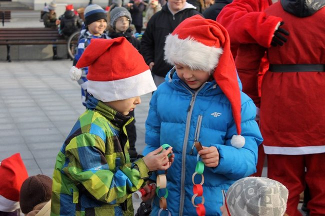 Gwarno i świątecznie na rynku - zdjęcia