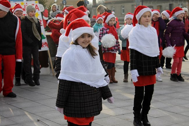 Gwarno i świątecznie na rynku - zdjęcia