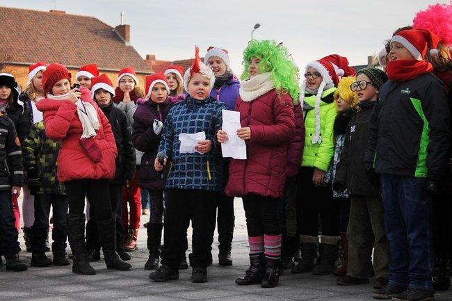 Gwarno i świątecznie na rynku - zdjęcia