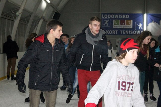 Lodowisko pęka w szwach - zdjęcia