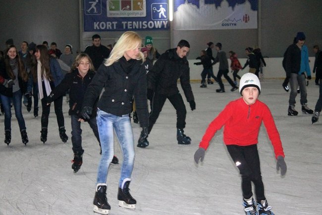 Lodowisko pęka w szwach - zdjęcia