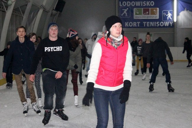 Lodowisko pęka w szwach - zdjęcia