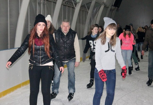 Lodowisko pęka w szwach - zdjęcia