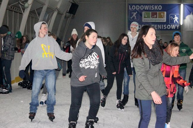 Lodowisko pęka w szwach - zdjęcia