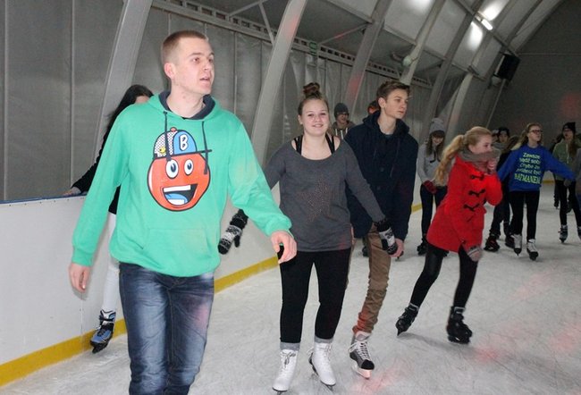 Lodowisko pęka w szwach - zdjęcia