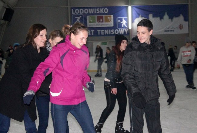 Lodowisko pęka w szwach - zdjęcia