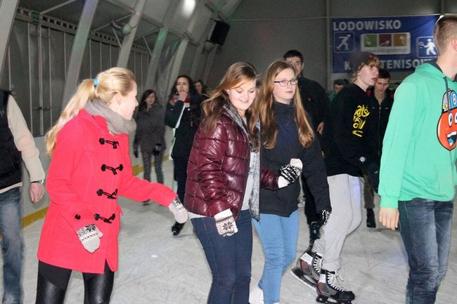 Lodowisko pęka w szwach - zdjęcia