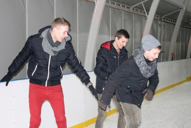 Lodowisko pęka w szwach - zdjęcia