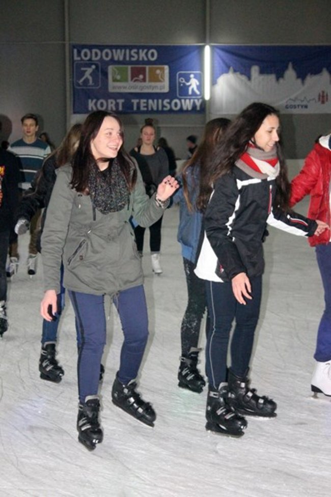 Lodowisko pęka w szwach - zdjęcia