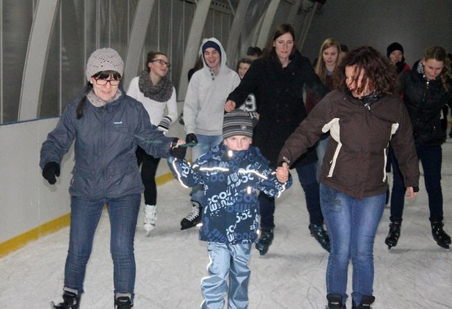 Lodowisko pęka w szwach - zdjęcia