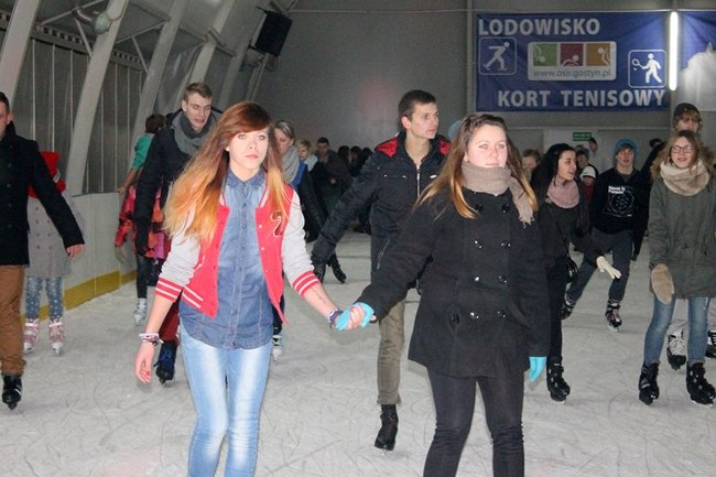 Lodowisko pęka w szwach - zdjęcia