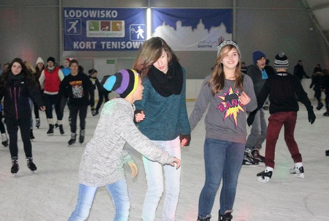 Lodowisko pęka w szwach - zdjęcia