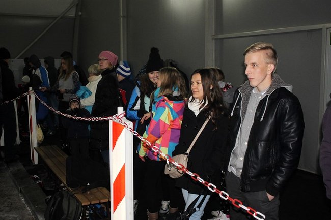 Lodowisko pęka w szwach - zdjęcia