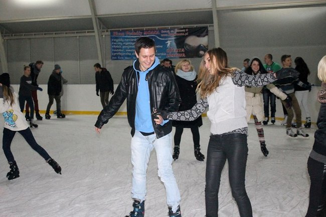 Lodowisko pęka w szwach - zdjęcia