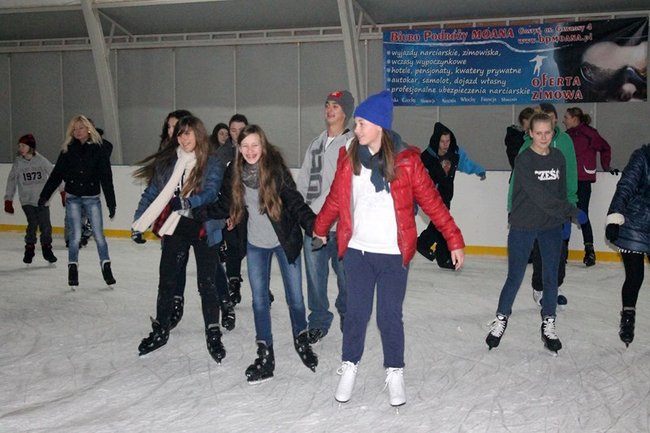 Lodowisko pęka w szwach - zdjęcia