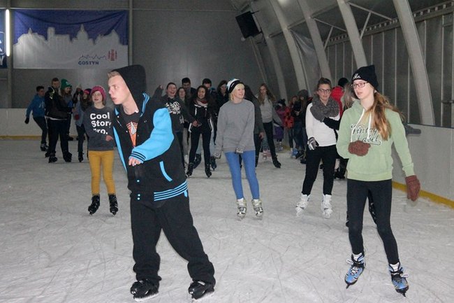 Lodowisko pęka w szwach - zdjęcia