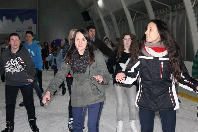 Lodowisko pęka w szwach - zdjęcia