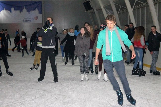 Lodowisko pęka w szwach - zdjęcia