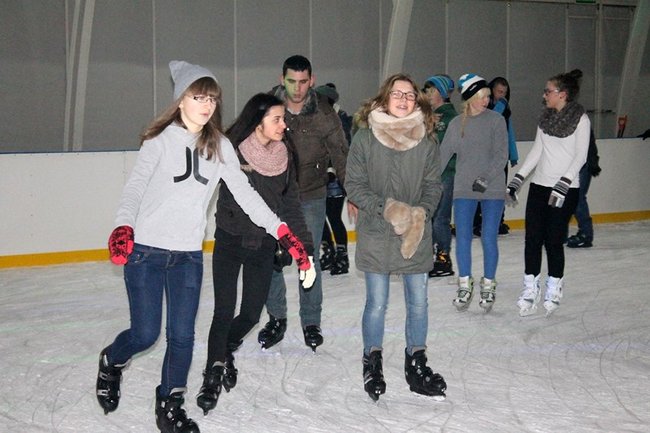 Lodowisko pęka w szwach - zdjęcia