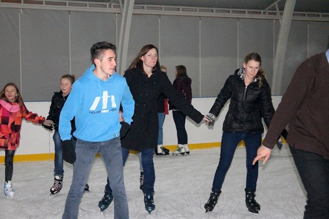 Lodowisko pęka w szwach - zdjęcia