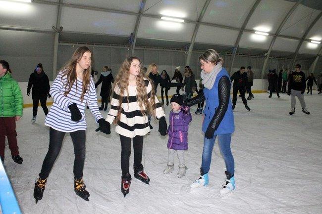 Lodowisko pęka w szwach - zdjęcia